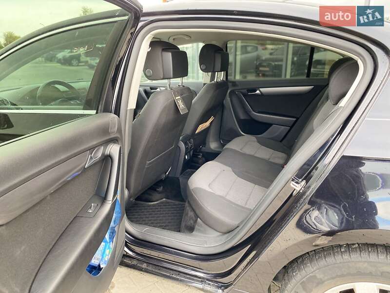 Седан Volkswagen Passat 2014 в Ужгороді