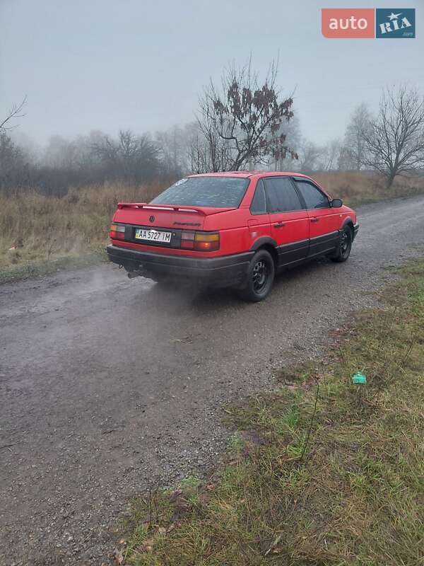 Седан Volkswagen Passat 1991 в Сквире