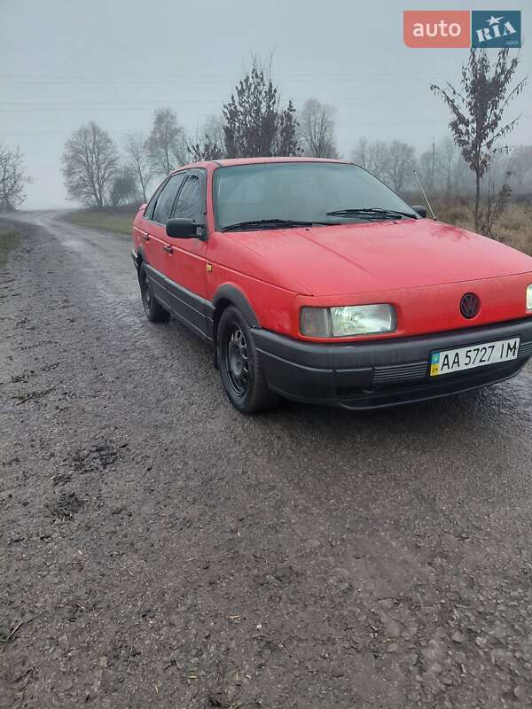 Седан Volkswagen Passat 1991 в Сквире