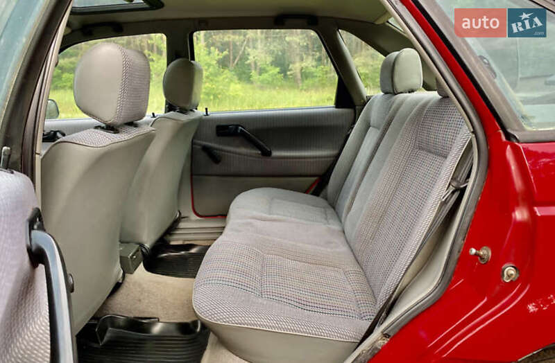 Седан Volkswagen Passat 1992 в Кривом Роге