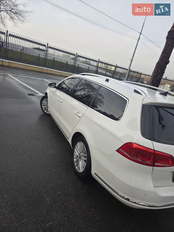 Универсал Volkswagen Passat 2012 в Харькове
