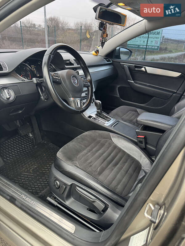 Седан Volkswagen Passat 2014 в Ровно