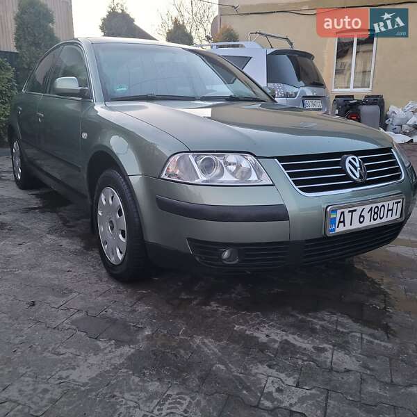 Седан Volkswagen Passat 2003 в Болехове
