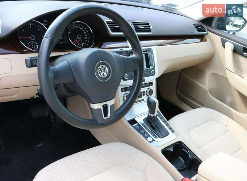 Седан Volkswagen Passat 2014 в Львове