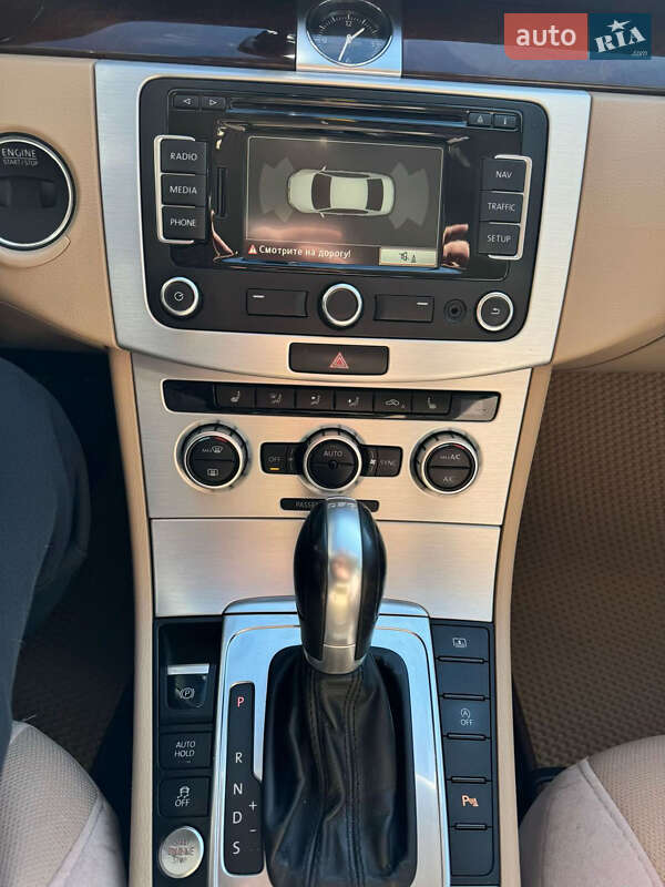 Седан Volkswagen Passat 2014 в Львове