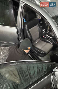 Універсал Volkswagen Passat 2003 в Звягелі