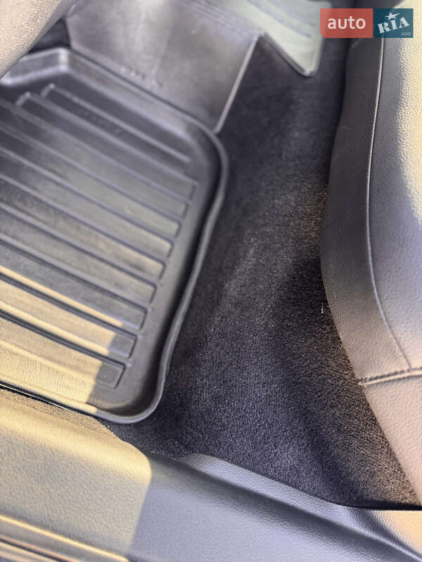 Седан Volkswagen Passat 2014 в Лозовой