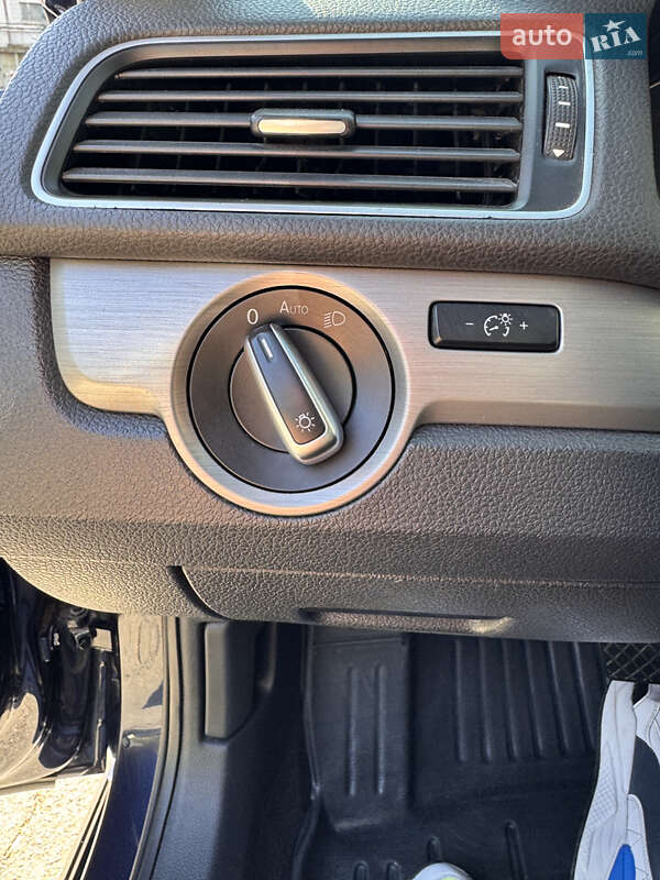Седан Volkswagen Passat 2014 в Лозовой