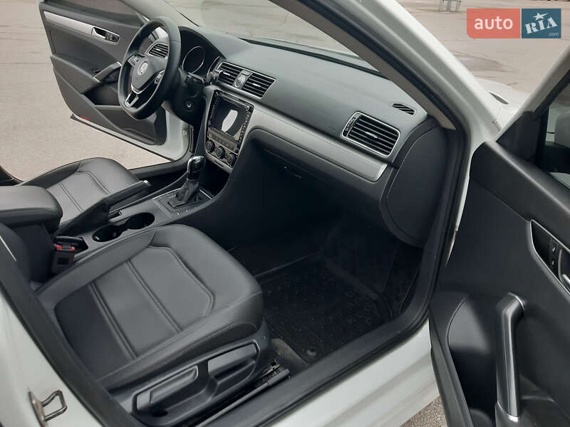 Седан Volkswagen Passat 2016 в Харькове