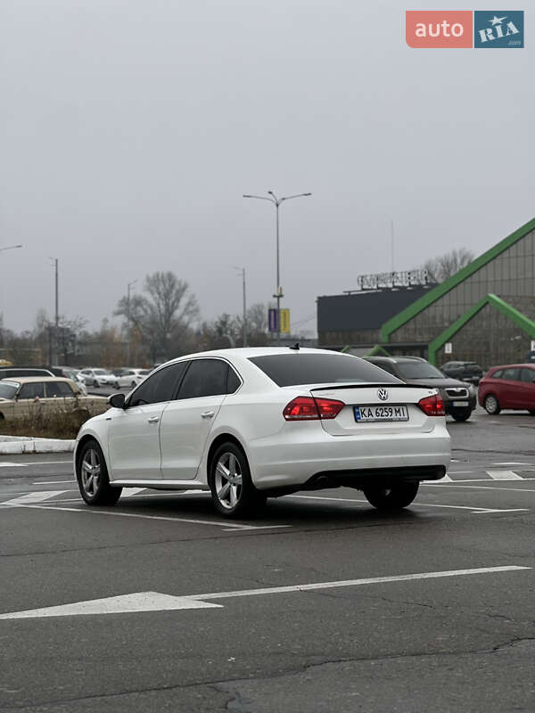 Седан Volkswagen Passat 2011 в Киеве