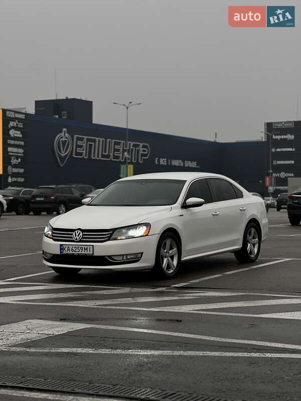 Седан Volkswagen Passat 2011 в Киеве