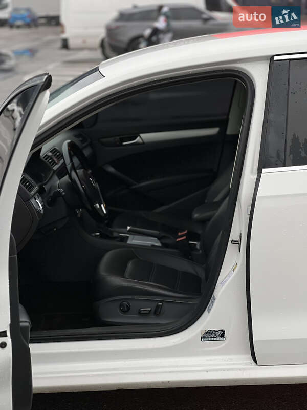 Седан Volkswagen Passat 2011 в Киеве