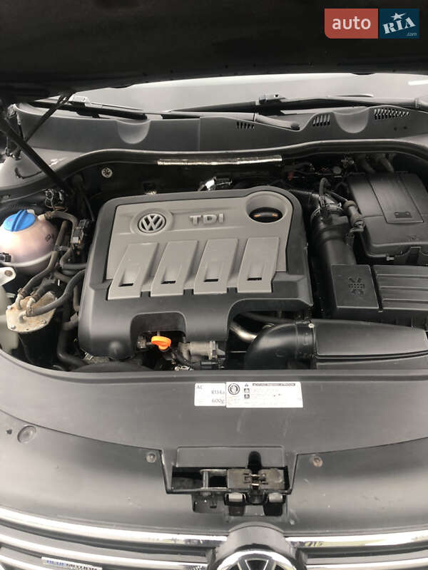 Седан Volkswagen Passat 2011 в Ужгороде