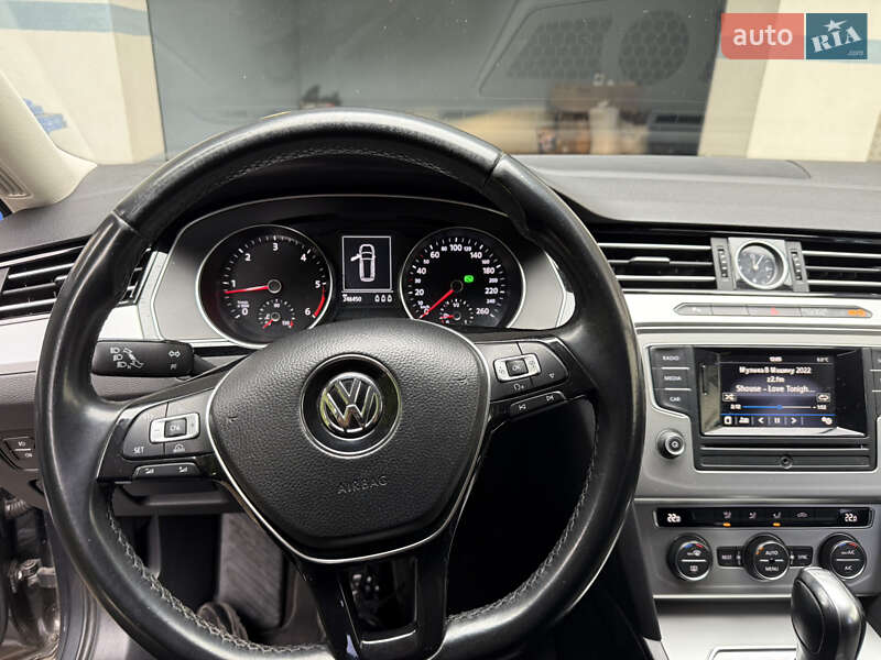 Универсал Volkswagen Passat 2017 в Хусте