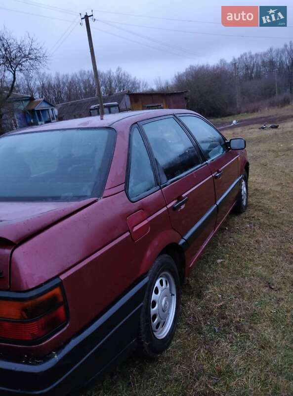Седан Volkswagen Passat 1989 в Глухове