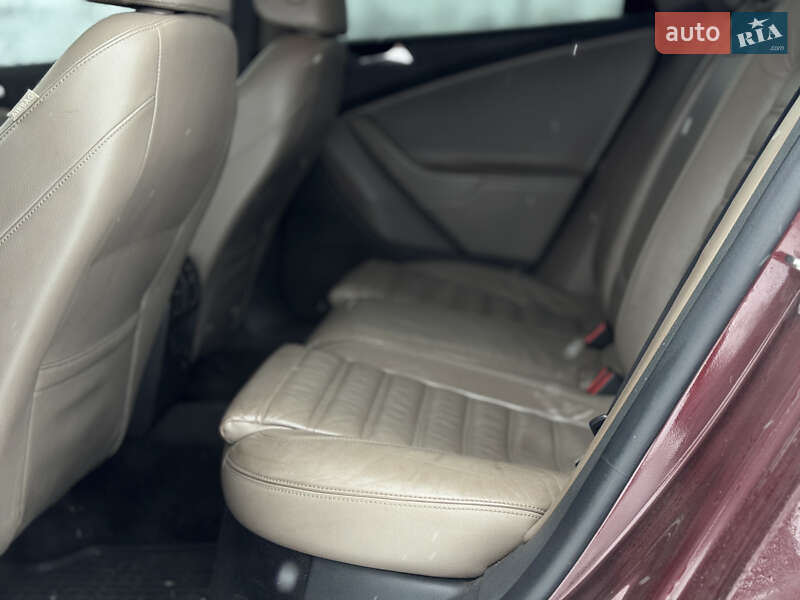 Универсал Volkswagen Passat 2010 в Стрые