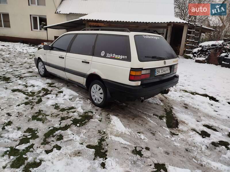Універсал Volkswagen Passat 1990 в Дубні