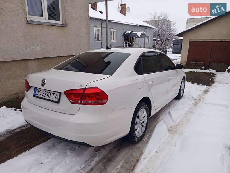 Седан Volkswagen Passat 2014 в Мостиській