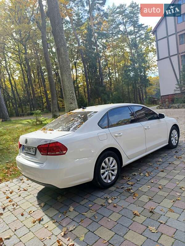 Седан Volkswagen Passat 2014 в Мостиській