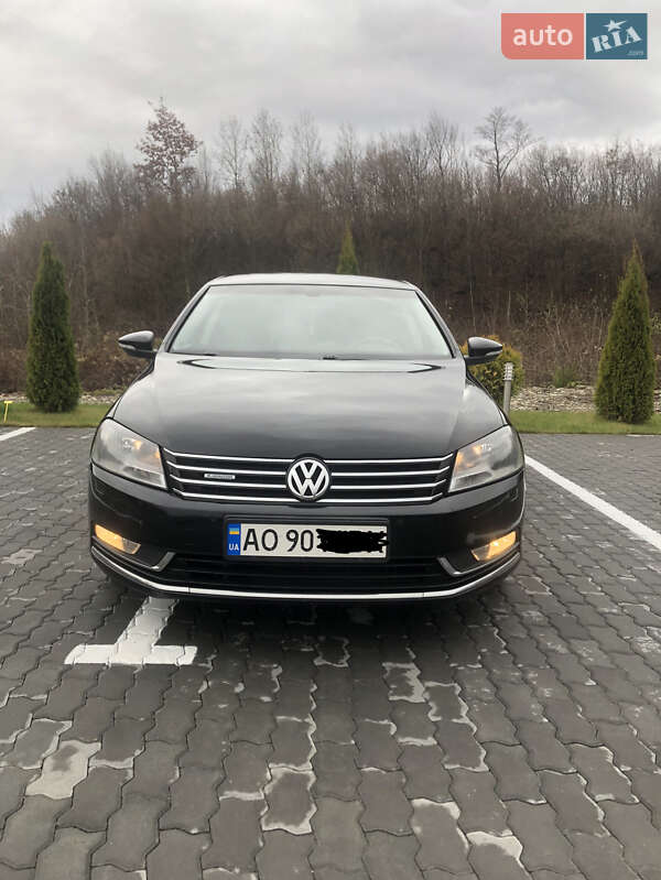 Седан Volkswagen Passat 2011 в Ужгороде