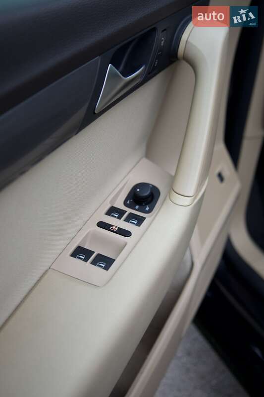 Универсал Volkswagen Passat 2012 в Ивано-Франковске