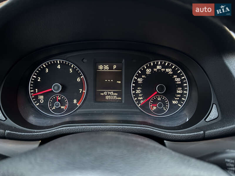 Седан Volkswagen Passat 2012 в Києві