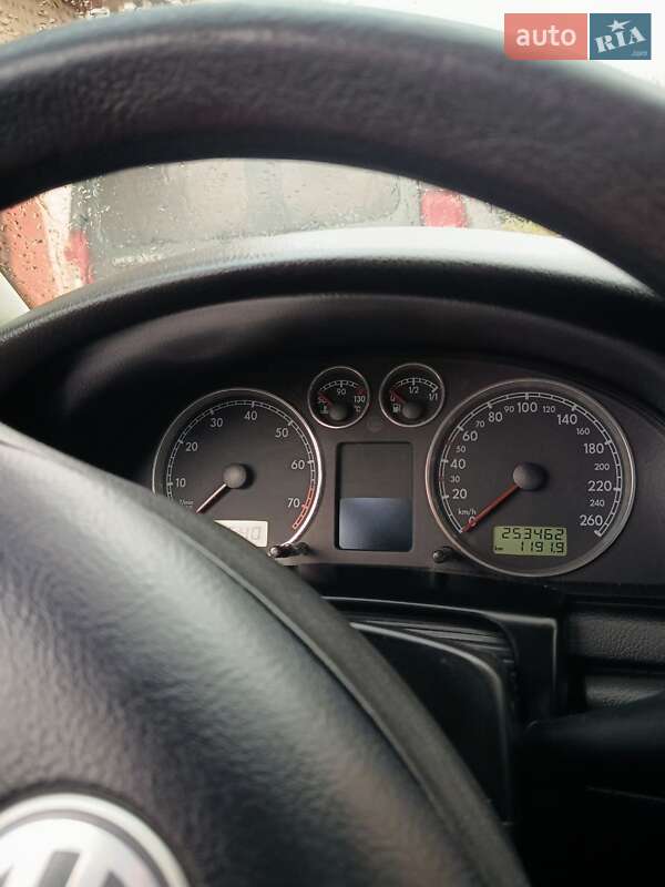 Универсал Volkswagen Passat 2002 в Староконстантинове