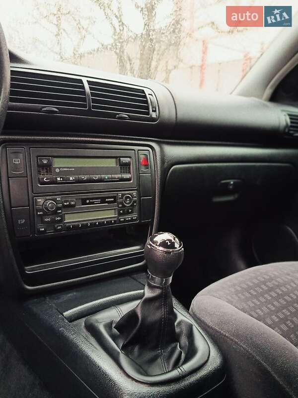 Универсал Volkswagen Passat 2002 в Староконстантинове