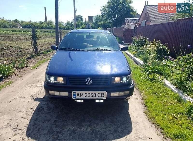 Седан Volkswagen Passat 1996 в Чуднове