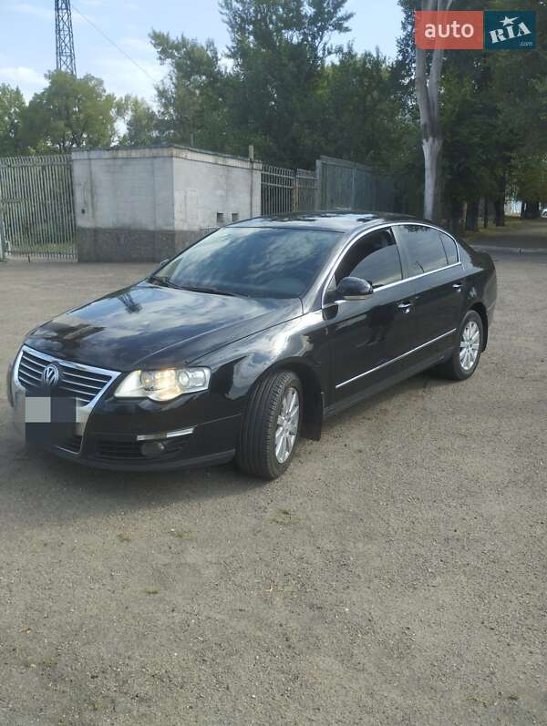 Седан Volkswagen Passat 2009 в Каменском