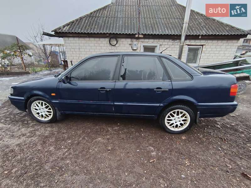 Седан Volkswagen Passat 1996 в Смеле