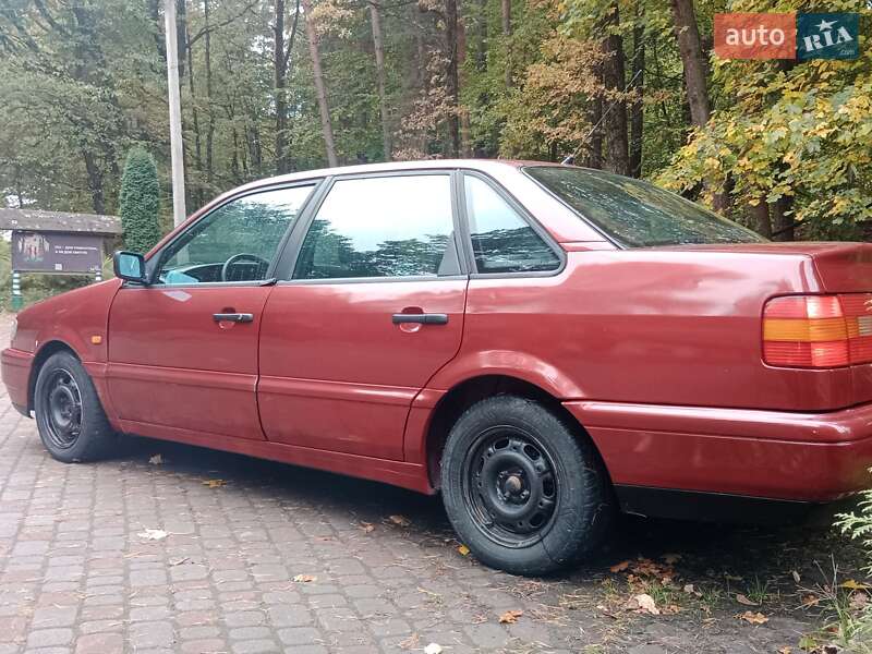 Седан Volkswagen Passat 1995 в Дрогобыче
