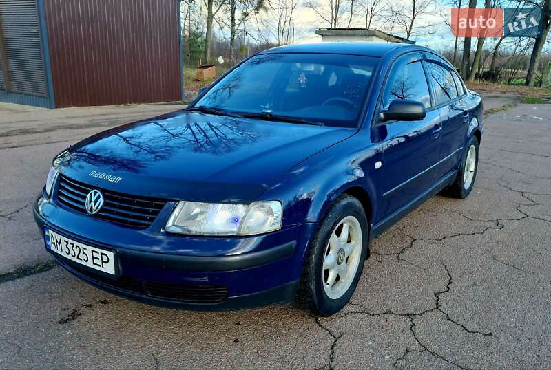 Седан Volkswagen Passat 2000 в Емильчине