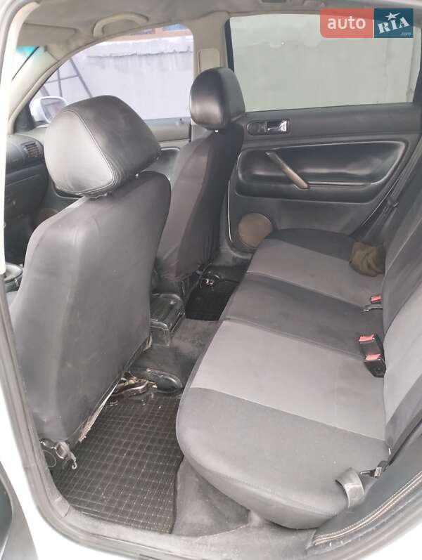 Седан Volkswagen Passat 1998 в Радехове