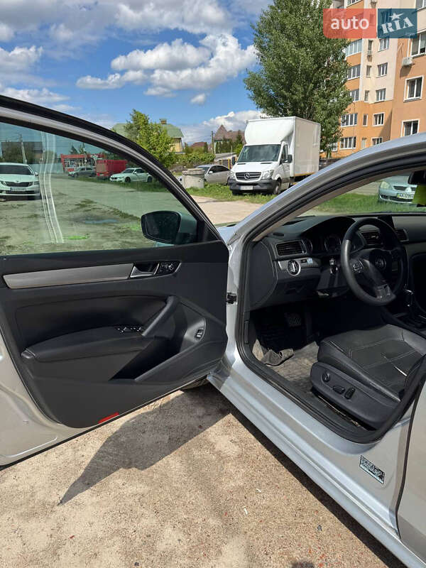 Седан Volkswagen Passat 2013 в Дунаевцах