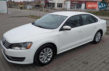 Седан Volkswagen Passat 2015 в Ивано-Франковске