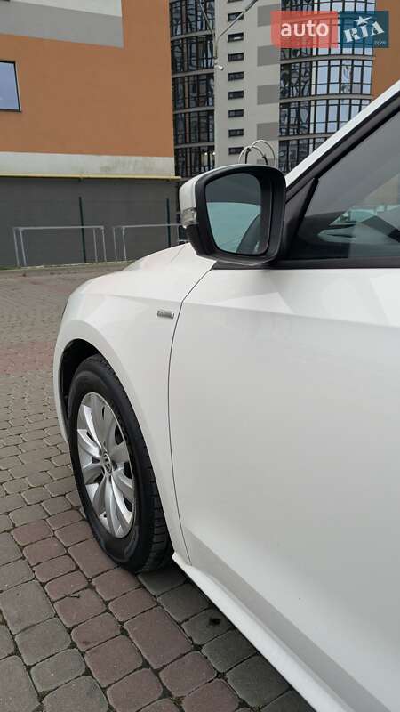 Седан Volkswagen Passat 2015 в Ивано-Франковске