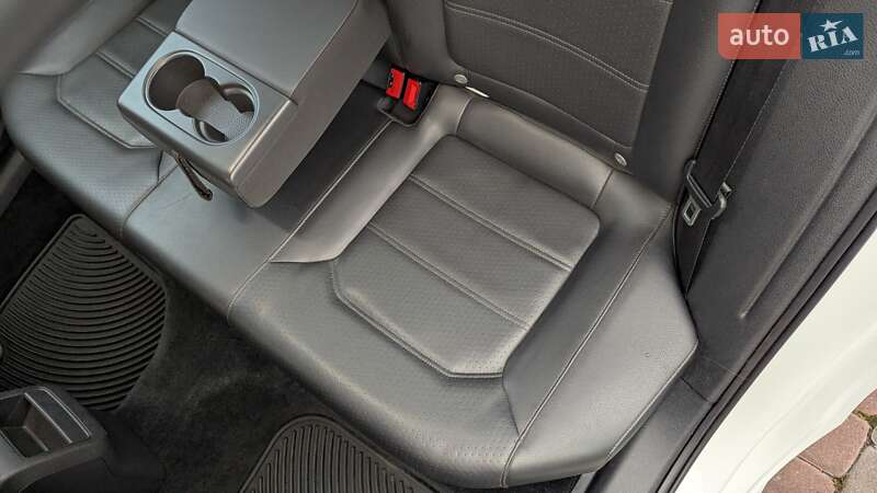 Седан Volkswagen Passat 2015 в Ивано-Франковске