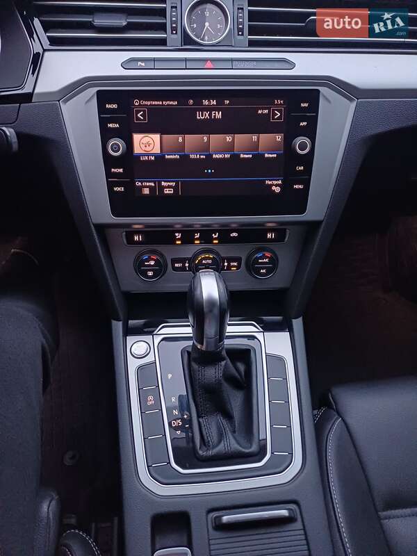 Седан Volkswagen Passat 2018 в Чернівцях