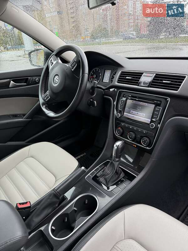 Седан Volkswagen Passat 2014 в Харкові
