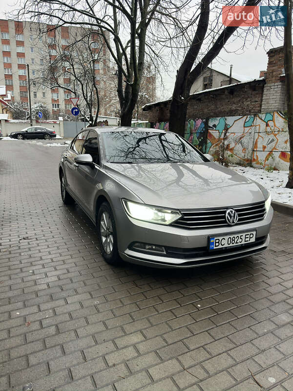 Седан Volkswagen Passat 2016 в Львове