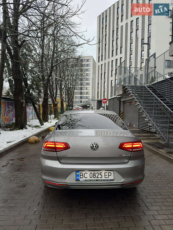 Седан Volkswagen Passat 2016 в Львове