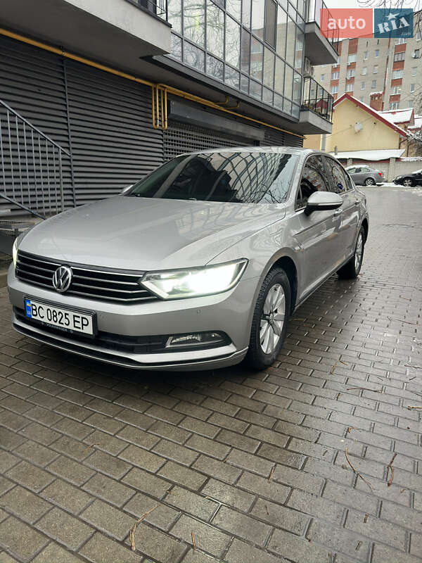 Седан Volkswagen Passat 2016 в Львове