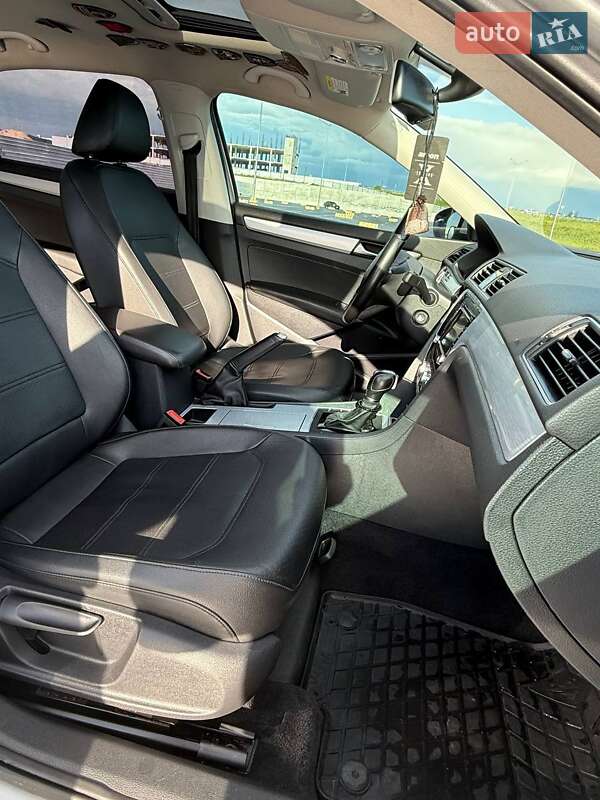 Седан Volkswagen Passat 2012 в Львове