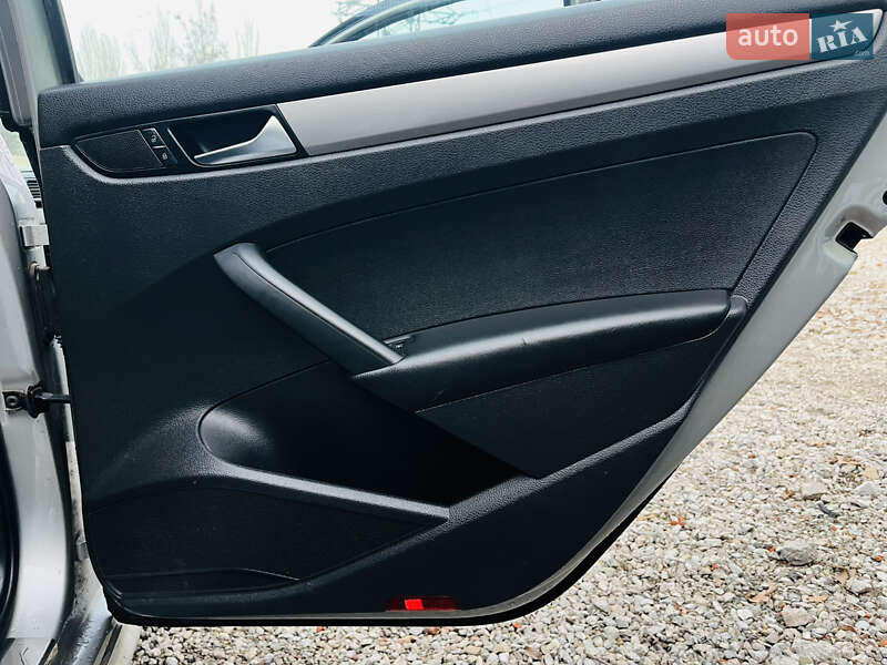 Седан Volkswagen Passat 2012 в Харькове