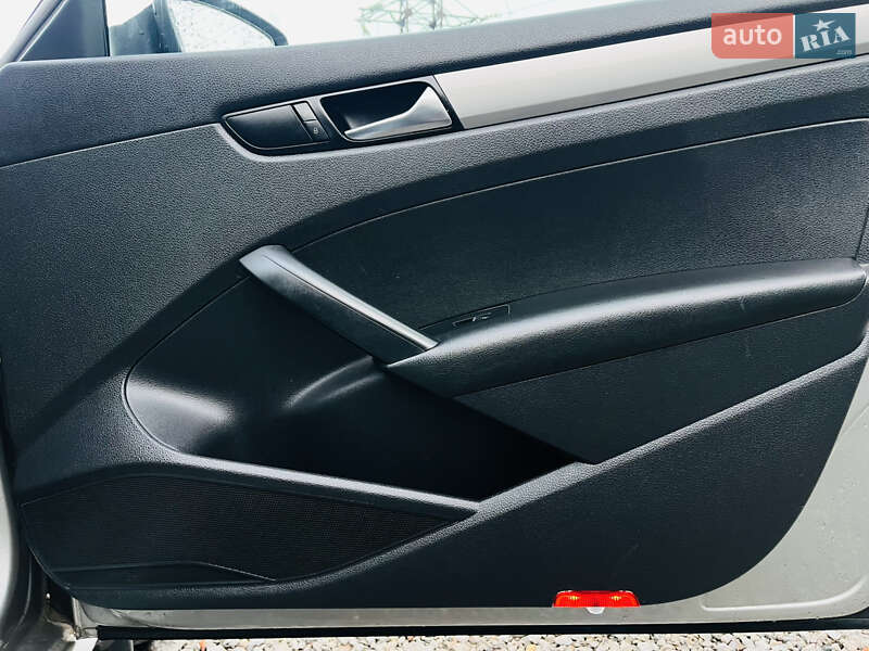 Седан Volkswagen Passat 2012 в Харькове