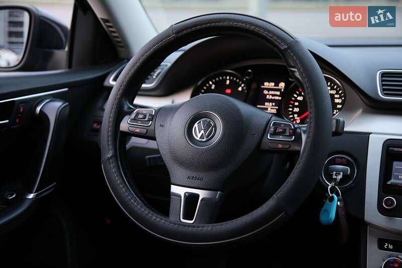 Универсал Volkswagen Passat 2013 в Харькове