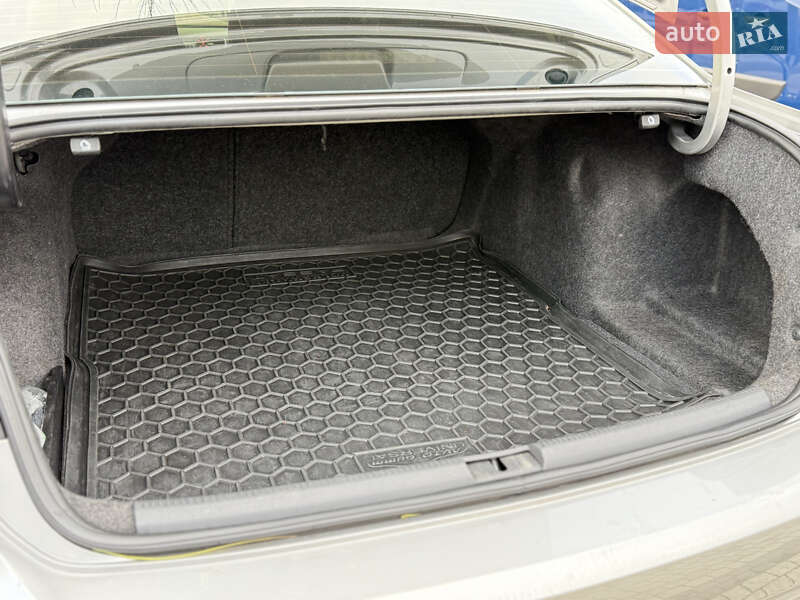 Седан Volkswagen Passat 2011 в Киеве фото 7 Седан Volkswagen Passat 2011 в Киеве