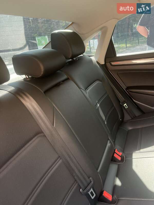 Седан Volkswagen Passat 2021 в Кременчуге