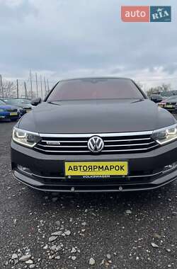 Седан Volkswagen Passat 2015 в Ужгороде